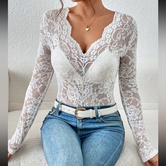 Fluffy bowknot long sleeve lace hem halter top